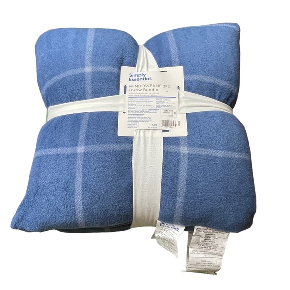 Bed Bath & Beyond Other - - Simply Essential windowpane 3 pcs throw bundle
